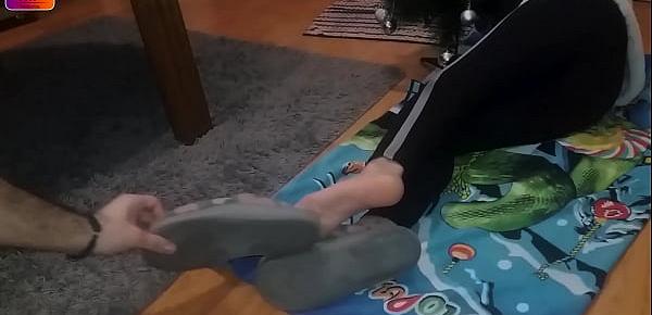  Step sister gave me a footjob while she watch a movie